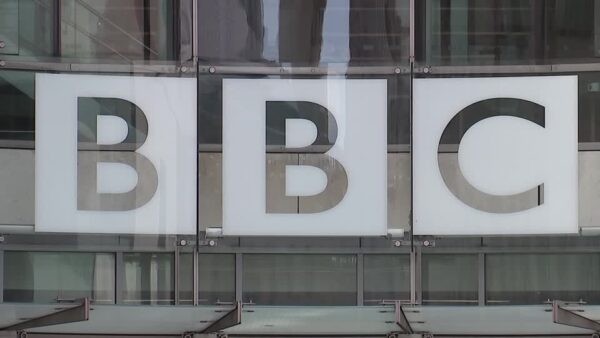 Τραμπ vs BBC: Σήμερα η απάντησή του στο αίτημα του βρετανικού δικτύου για απόρριψη της μήνυσης των 10 δισ. δολαρίων