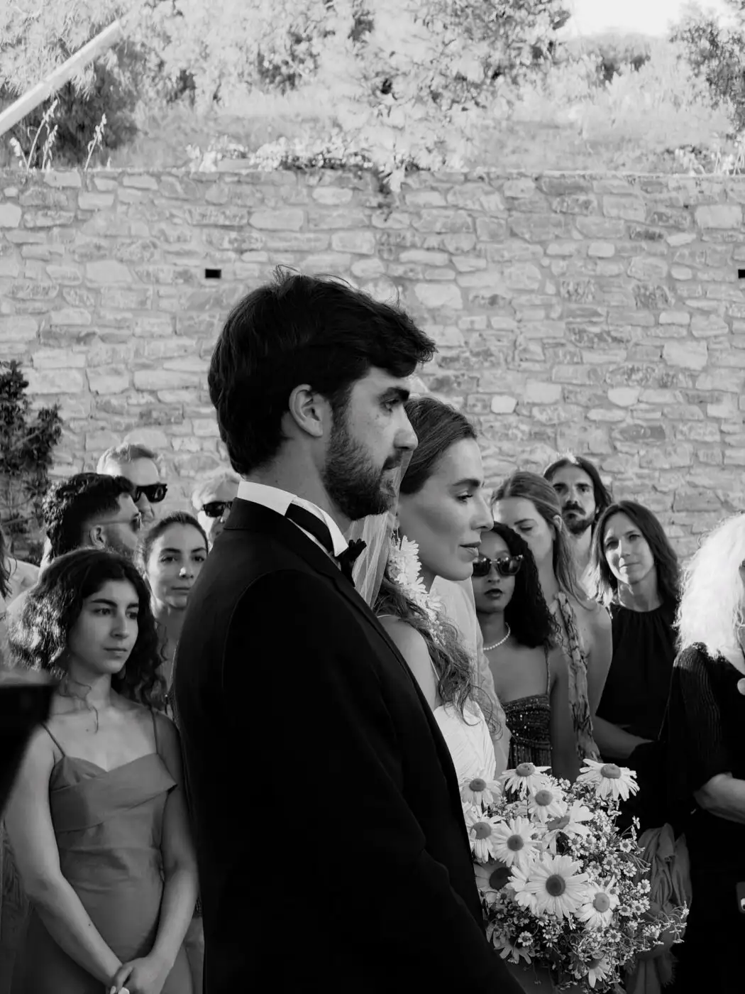 Melia Kreiling: Παντρεύτηκε στη Σύρο η Ελληνίδα ηθοποιός του «Emily in Paris» – Οι επώνυμοι που έδωσαν το παρών