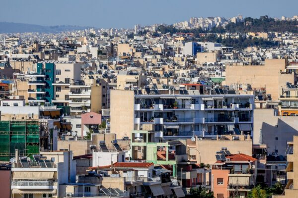 Στουρνάρας: Η στεγαστική κρίση επιτείνει το δημογραφικό πρόβλημα της Ελλάδος