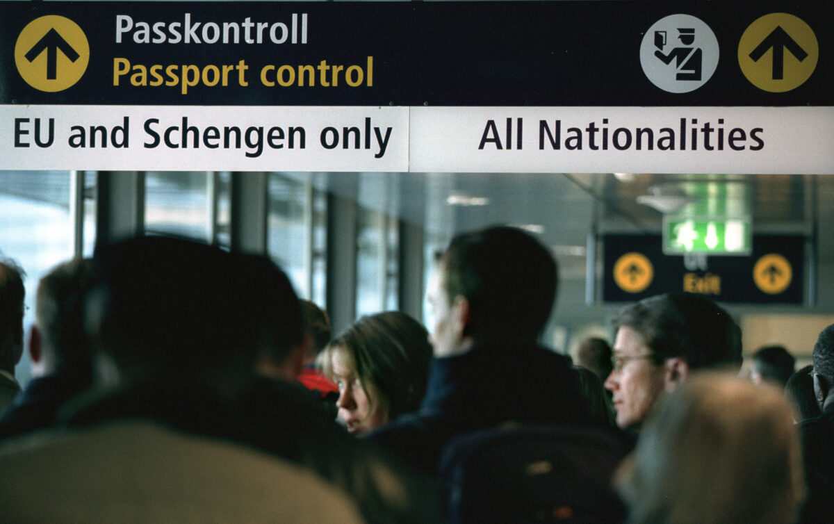 Σταδιακή κατάργηση των ελέγχων στα εσωτερικά σύνορα του χώρου Σένγκεν συνιστά η Ευρωπαϊκή Επιτροπή σε εννέα κράτη-μέλη