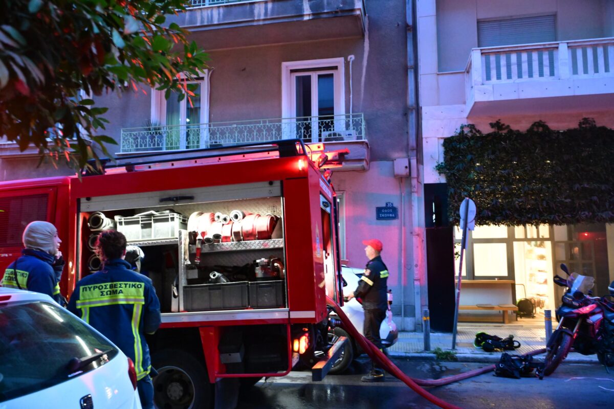 Φωτιά σε υπόγειο κατάστημα στο Κολωνάκι – Δεν υπάρχουν εγκλωβισμένοι, κυκλοφοριακές ρυθμίσεις στην περιοχή