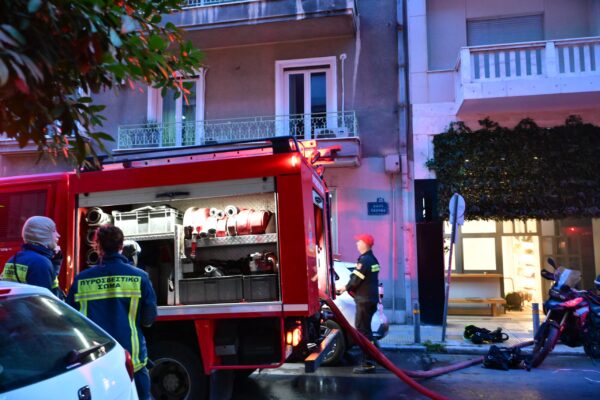 Φωτιά σε υπόγειο κατάστημα στο Κολωνάκι – Δεν υπάρχουν εγκλωβισμένοι, κυκλοφοριακές ρυθμίσεις στην περιοχή