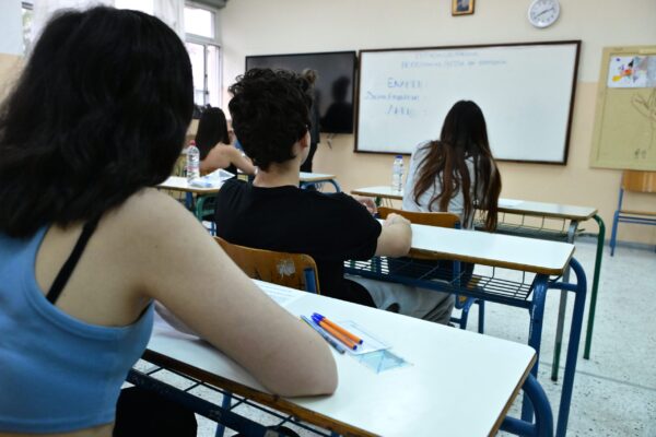 ΟΕΦΕ: Απαιτητικά τα θέματα των Πανελλαδικών σε Μαθηματικά και Βιολογία – Βατά στα Αρχαία