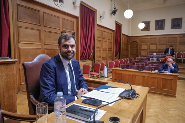 Μαρινάκης: Λύνουμε μια θεσμική εκκρεμότητα δεκαετιών με την οριστική αδειοδότηση των περιφερειακών καναλιών