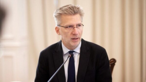 Σκέρτσος – ΜακΓκραθ: «Αδιάλειπτη η ενίσχυση του Κράτους Δικαίου στην Ελλάδα με μετρήσιμες μεταρρυθμίσεις»