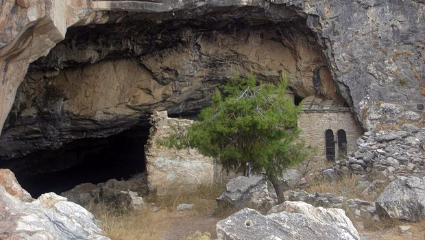 «Κάτι προσπαθούσε να μπει στο μυαλό μου» – Η Πεντέλη στα πιο στοιχειωμένα μέρη της Ευρώπης