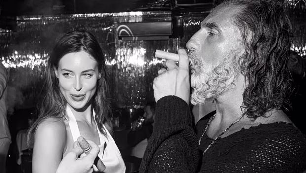Ο Δίας και η Αφροδίτη – Οι «θεοί» του instagram στη Μύκονο