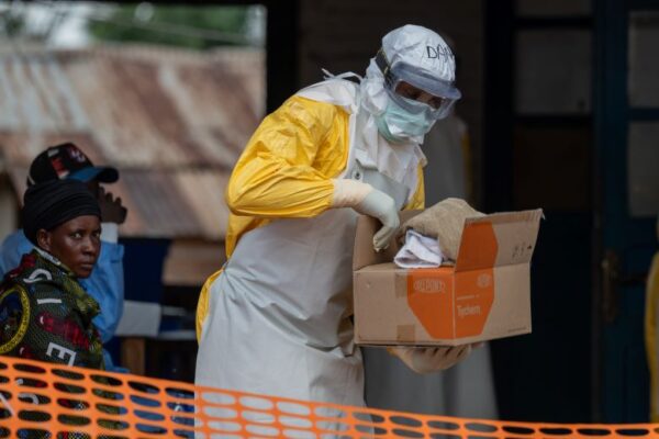CDC: Ανησυχία για ανεξέλεγκτη εξάπλωση του Έμπολα – Κίνδυνος να εξελιχθεί σε μία από τις μεγαλύτερες επιδημίες