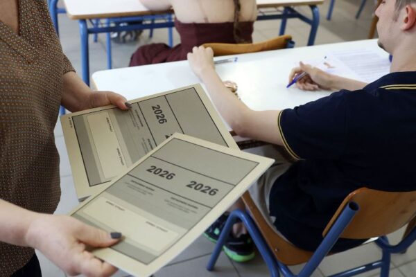 Πανελλαδικές 2026: Τελευταία «μάχη» σήμερα για τους υποψηφίους των ΓΕΛ – Μέχρι τις 15 Ιουνίου οι εξετάσεις στα ΕΠΑΛ