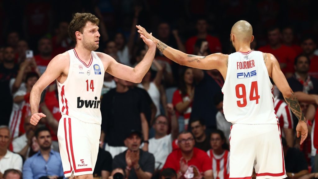 Προβάδισμα τίτλου για τον Ολυμπιακό με 100άρα επί του Παναθηναϊκού στο ΣΕΦ