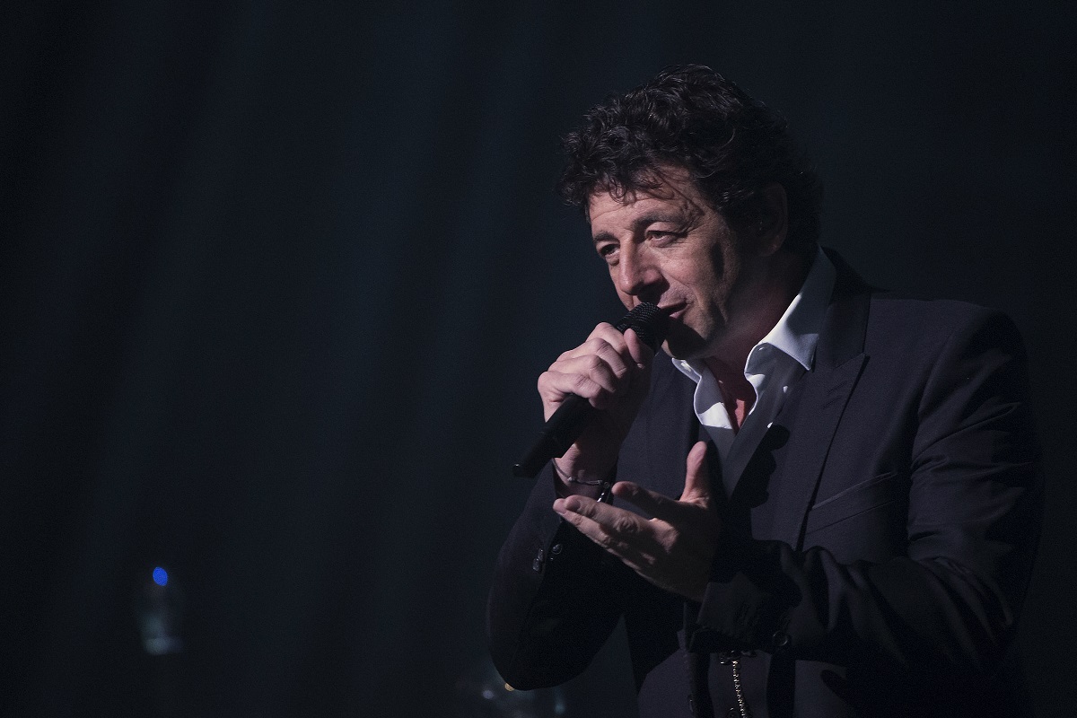 Γαλλία – Υπόθεση Patrick Bruel: Παρατάθηκε για 24 ώρες η κράτηση του Γάλλου σταρ
