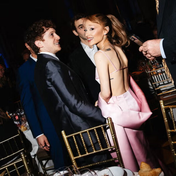 Ariana Grande: Χώρισε μετά από τρία χρόνια με τον Ethan Slater