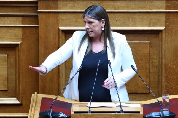 Κωνσταντοπούλου: Το νέο Σύνταγμα πρέπει να προέλθει από τους πολίτες