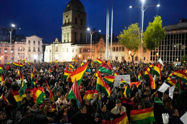 Βολιβία: Χιλιάδες διαδηλωτές ζητούν την παραίτηση του Πας – Εξετάζεται το ενδεχόμενο επιβολής κατάστασης εκτάκτου ανάγκης