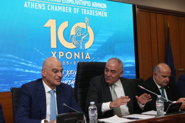 Δένδιας στο Επαγγελματικό Επιμελητήριο: Αλλάζουν όλα με την «Ατζέντα 2030» στις Ένοπλες Δυνάμεις – Μέγας εξομοιωτής η τεχνολογία