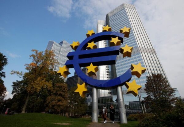 ΕΚΤ: Αύξησε τα επιτόκια κατά 0,25% – Αναθεωρεί επί τα χείρω προβλέψεις για πληθωρισμό και ανάπτυξη
