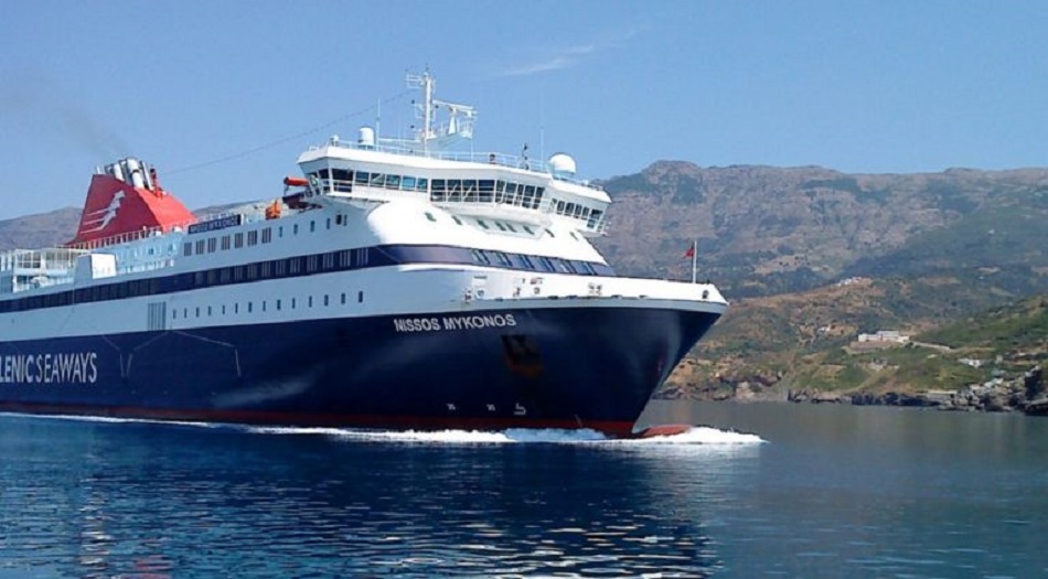 Καταπλέει στο Λαύριο το Blue Star 2 μετά από καταγγελία για εκρηκτικό μηχανισμό
