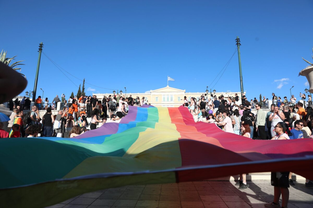 Athens Pride 2026: Γέμισε χρώμα το κέντρο της Αθήνας – Χιλιάδες άνθρωποι έδωσαν δυναμικό παρών