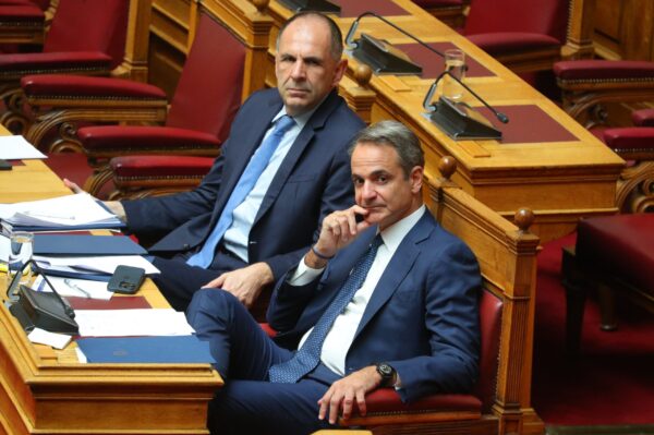 Συνάντηση Μητσοτάκη και Γεραπετρίτη με τον Σαντάμ Χαφτάρ στο Μέγαρο Μαξίμου