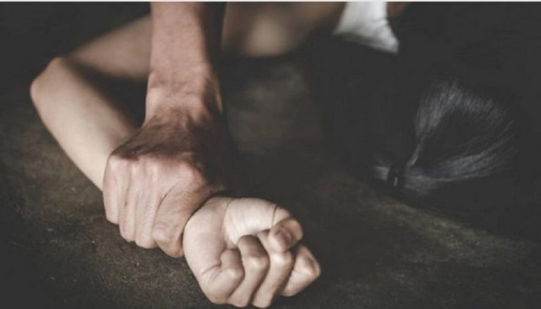 «Μάστιγα» οι γυναικοκτονίες στην Ελλάδα – Μια γυναίκα νεκρή κάθε δέκα λεπτά παγκοσμίως