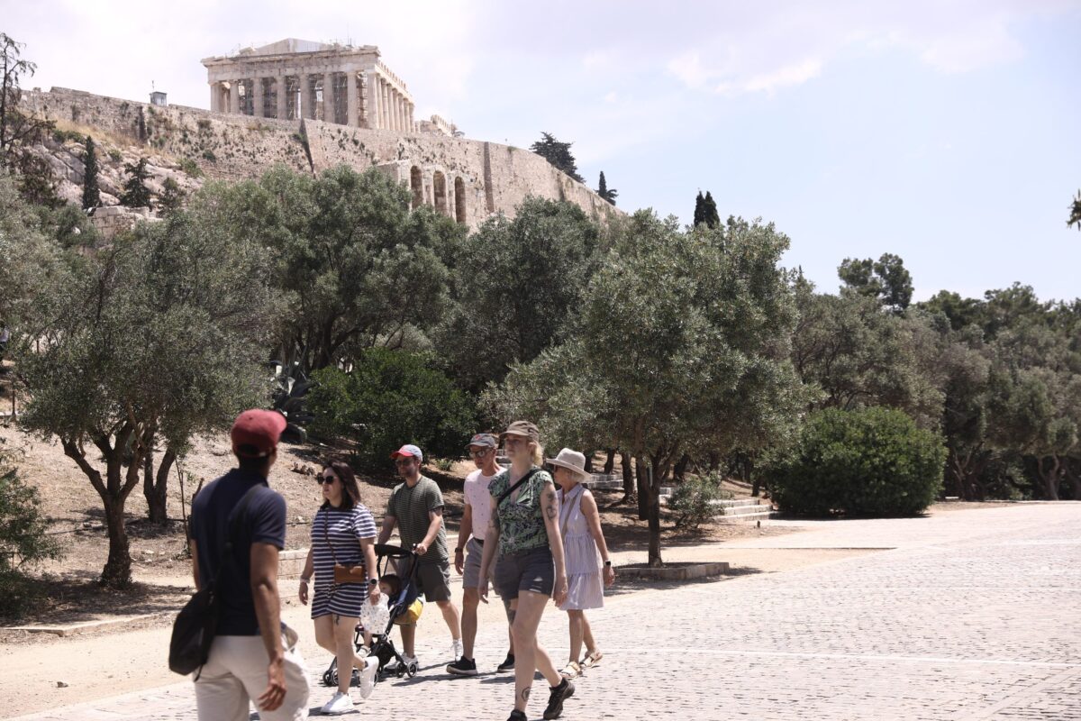 ΠΟΕΕΤ: 24ωρη πανελλαδική απεργία στον επισιτισμό και τον τουρισμό στις 24 Ιουνίου