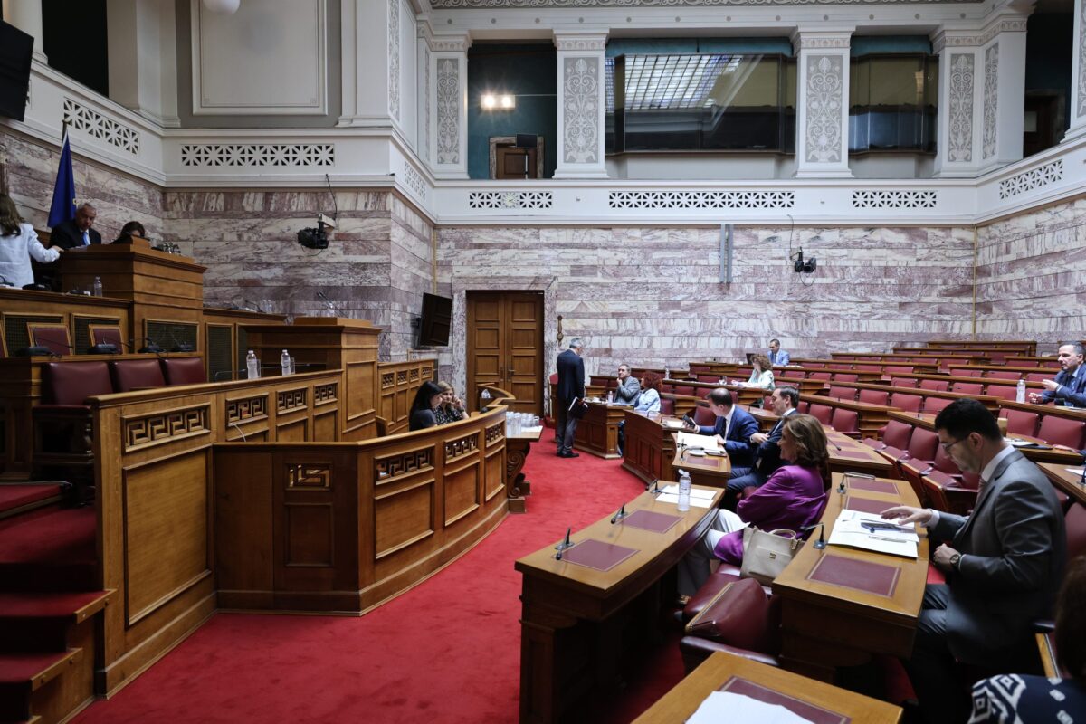 Συνταγματική αναθεώρηση: Προστασία περιουσίας, στεγαστικό και κλιματική αλλαγή στο επίκεντρο των προτάσεων της Νέας Δημοκρατίας
