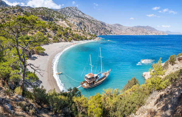 Η Κάρπαθος «πρωταγωνιστεί» στην Ιταλία ως το νησί με την «εξωπραγματική» θάλασσα