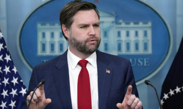 Λευκός Οίκος: Ακύρωσε για σήμερα το ταξίδι του στην Ελβετία ο Τζέι Ντι Βανς