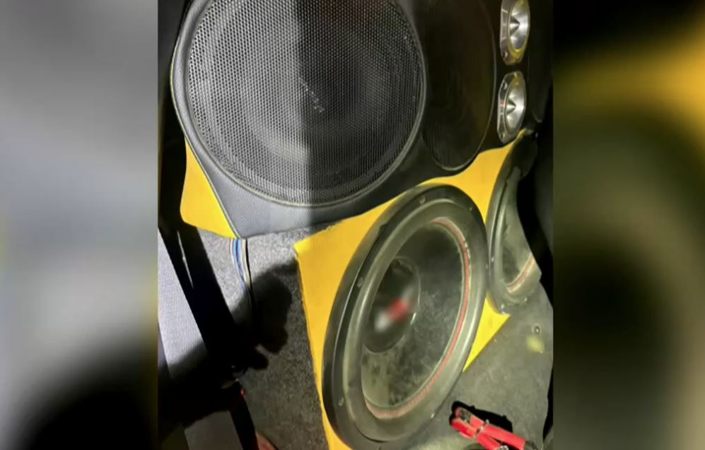 Άνω Λιόσια: DJ της ασφάλτου είχε γίνει 19χρονος που είχε 14 ηχεία στο αυτοκίνητό του – Συνελήφθη για ηχορύπανση