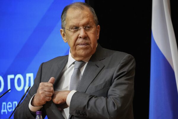 Επίθεση Λαβρόφ στις Βρυξέλλες: Η ΕΕ θέλει να στηρίξει τον Ζελένσκι και όχι να διαπραγματευτεί