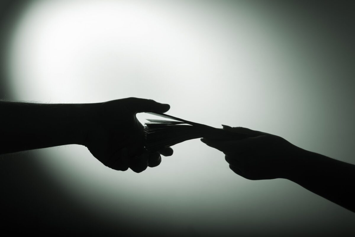 Αντιμέτωπος με κακούργημα ο 34χρονος που κατηγορείται για τον εκβιασμό του 13χρονου στον Βόλο με λεία 370.000 ευρώ