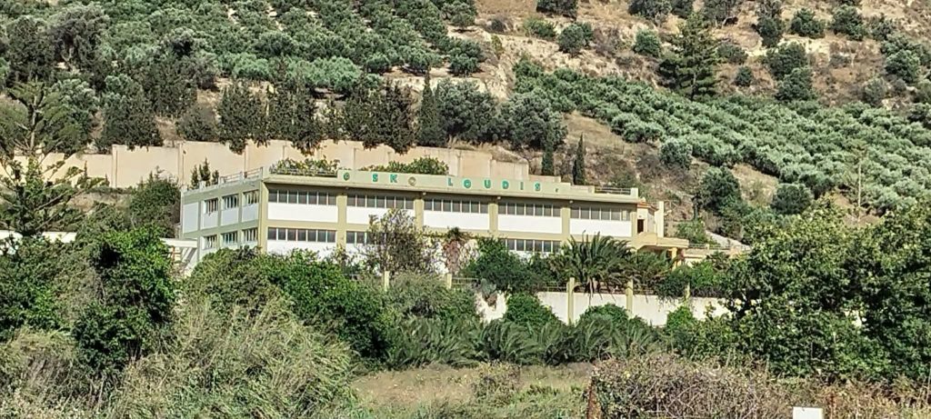 Ηράκλειο: Φωτιά στις αποθήκες «Σκουλούδη» στους Αθάνατους – Διερευνώνται τα αίτια