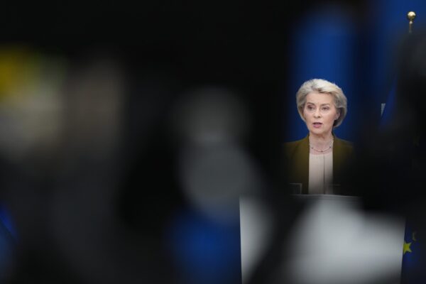 Η Κομισιόν δεν δεσμεύεται για τα κόστη δημιουργίας κέντρων επιστροφής μεταναστών