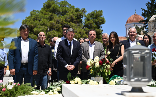 Φόρο τιμής στον Ανδρέα Παπανδρέου απέτισαν στελέχη του ΠΑΣΟΚ