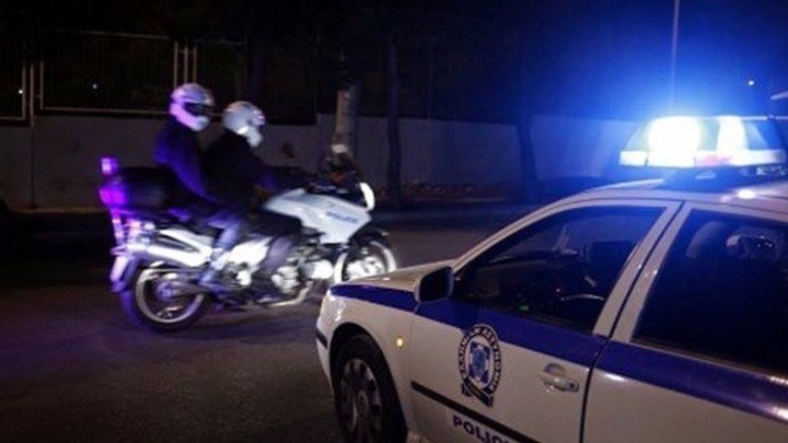 Καλλιθέα: Στο νοσοκομείο νεαρό άτομο μετά από τραυματισμό με αιχμηρό αντικείμενο – Οκτώ προσαγωγές