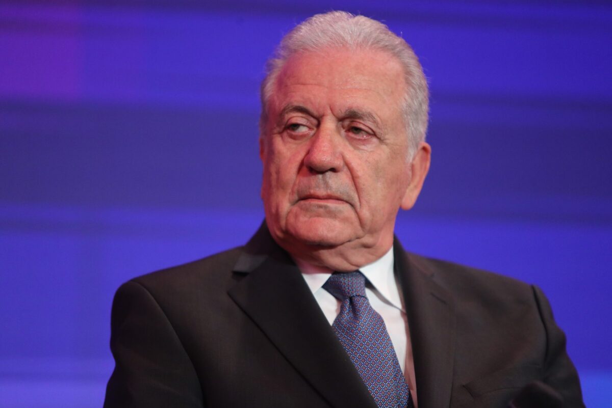 Υπόθεση Αβραμόπουλου: Σφοδρή πολιτική αντιπαράθεση για τη φερόμενη εμπλοκή του στο σκάνδαλο Qatargate