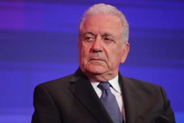 Υπόθεση Αβραμόπουλου: Σφοδρή πολιτική αντιπαράθεση για τη φερόμενη εμπλοκή του στο σκάνδαλο Qatargate