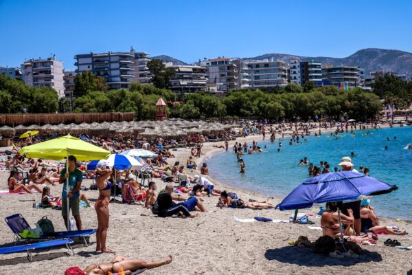 Σχεδόν 380 θάνατοι από πνιγμό ετησίως στην Ελλάδα – Οδηγίες του ΕΟΔΥ για ασφαλή κολύμβηση