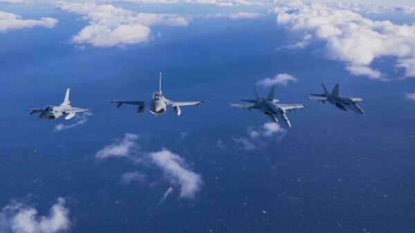 Γενικό Επιτελείο Αεροπορίας: Διελεύσεις αεροσκαφών πάνω από τον Αττική σήμερα στις 10:00