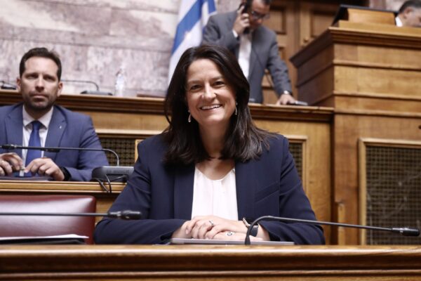 Κεραμέως: Να γίνει πράξη η ίση αμοιβή με βάση τη δουλειά και την αξία, όχι το φύλο