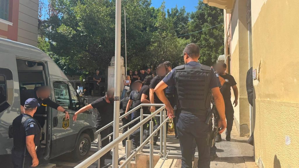 Βορίζια: Απαλλάχθηκαν απο τις κατηγορίες για την τοποθέτηση βόμβας τα πέντε μέλη της οικογένειας Καργάκη