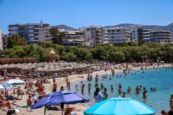 Ποιες παραλίες κρίθηκαν ακατάλληλες στην Αττική – Η «μαύρη» λίστα του ΠΑΚΟΕ