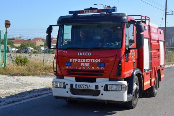 Υπό έλεγχο πυρκαγιά σε χαμηλή βλάστηση στην Σταμάτα Αττικής