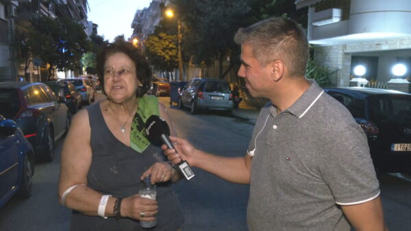 Φωτιά στην Καλλιθέα: «Να ‘ναι καλά τα παιδιά, με κράτησαν» λέει αποκλειστικά η 75χρονη στο ΕΡΤnews – Η σωτήρια παρέμβαση του διερχόμενου διανομέα
