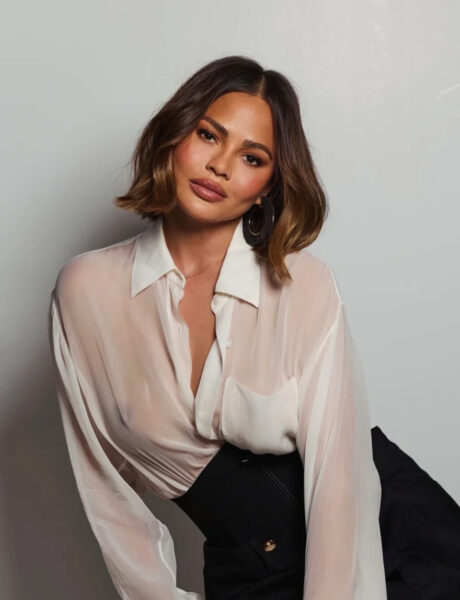 Chrissy Teigen: Τι απαντά για τις φωτογραφίες με γυμνό στήθος