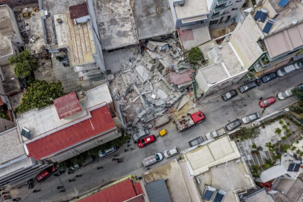 Πετράλωνα: Δεν υπάρχουν αγνοούμενοι από την κατάρρευση πολυκατοικίας – Πέντε συλλήψεις