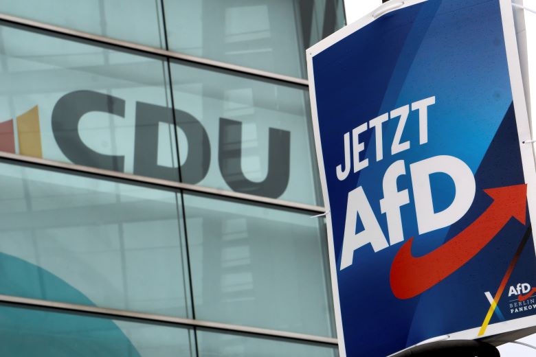 Γερμανία: Η AfD διατηρεί την πρωτιά, η Χριστιανική ένωση περιορίζει τη διαφορά – Στο επίκεντρο η μεταρρύθμιση του συνταξιοδοτικού