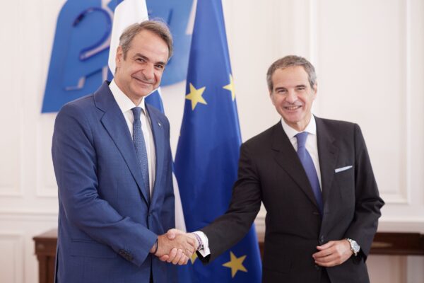 Συνάντηση Μητσοτάκη – Γκρόσι: Στο επίκεντρο οι διεθνείς κρίσεις και η κούρσα για τη θέση του γ.γ. του ΟΗΕ