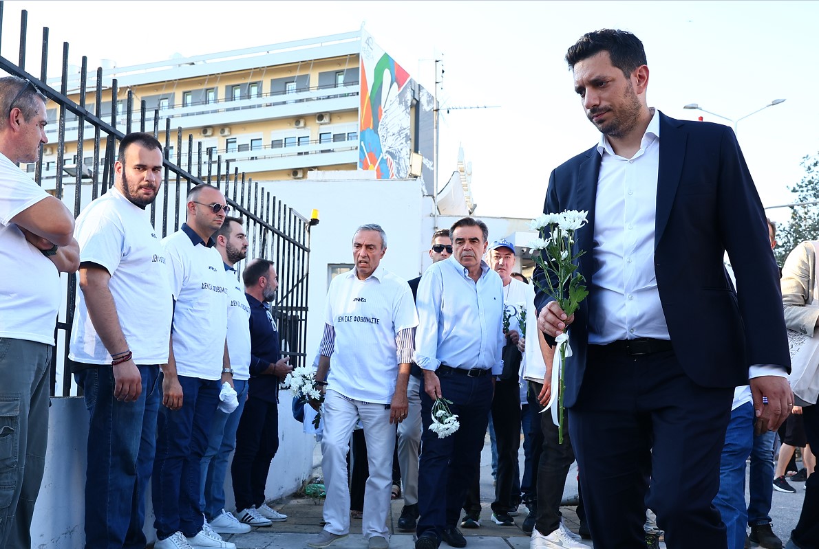 Θεσσαλονίκη: Μήνυμα κατά της τρομοκρατίας «Δεν σας φοβόμαστε» στη συγκέντρωση διαμαρτυρίας στελεχών και μελών της ΝΔ έξω από Ιπποκράτειο