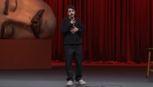 Τουρκία: Ο κωμικός Ντενίζ Γκοκτάς προφυλακίστηκε για προσβολή του Ερντογάν και των θρησκευτικών αξιών